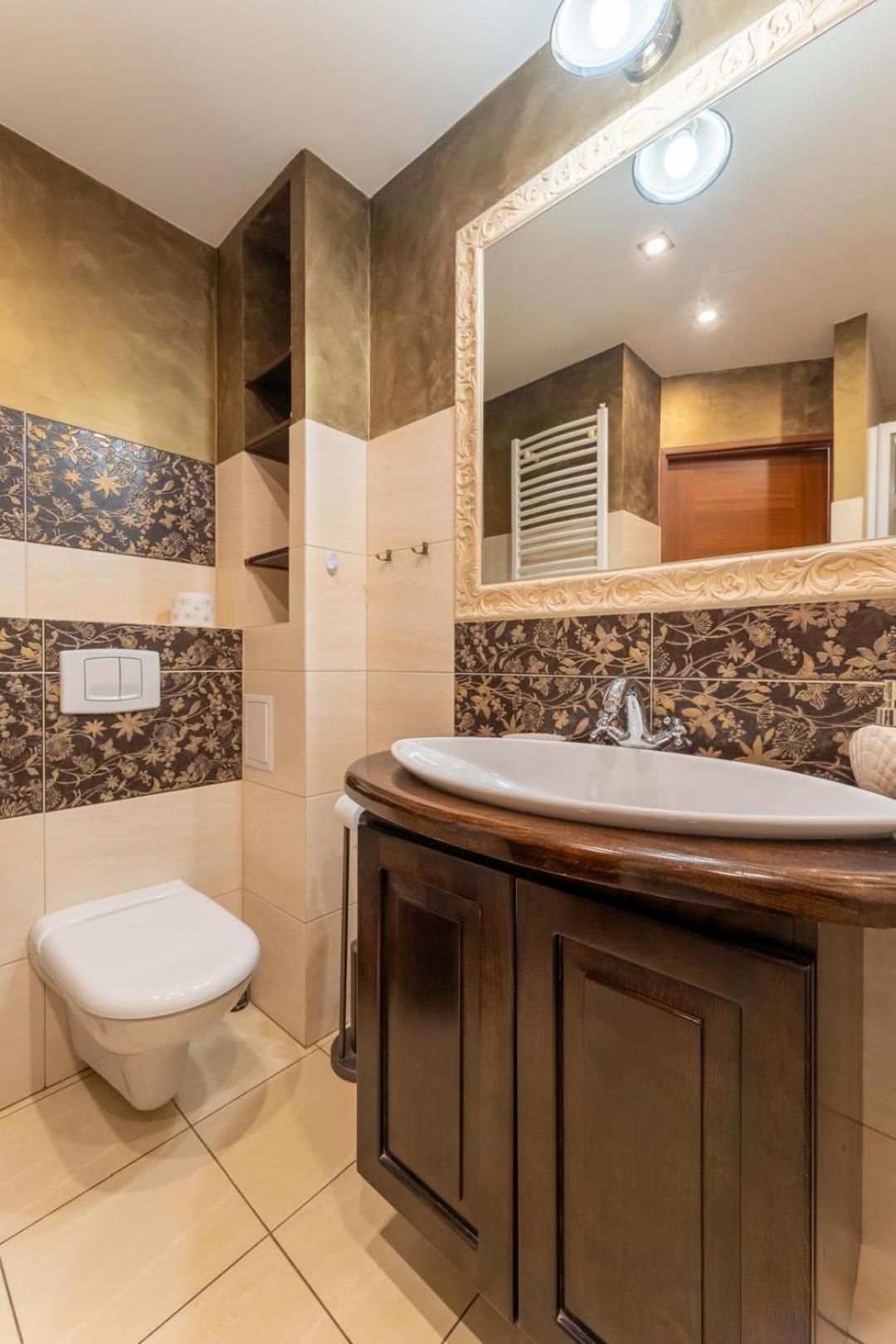 Apartament Ratuszlove - 2 Osobne Sypialnie, Z Widokiem Na Ratusz - By Spaceapart イェレニャ・グーラ エクステリア 写真
